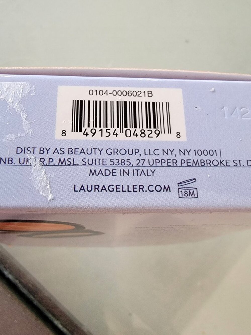 LAURA GELLER Balance and Brighten Color Correcting Powder Foundation Porcelain - Picture 9 of 9